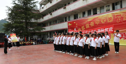 层台中学户外活动场地