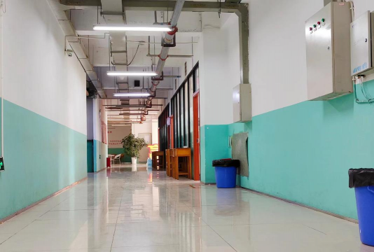 西柏克兰学校户外活动场地