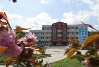 中建中学户外活动场地