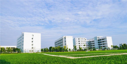 鄱阳卫生学校户外活动场地