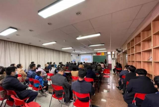 上海长乐一霍尔姆斯职业学校户外活动场地