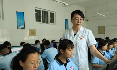 巴音郭楞蒙古自治州卫生学校户外活动场地