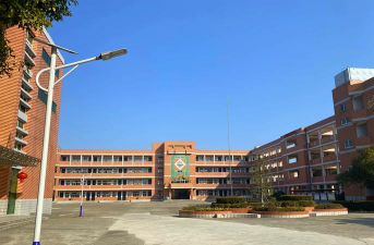 利通区板桥回民中学户外活动场地