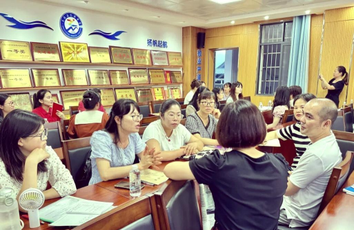 平乐县民族中学户外活动场地