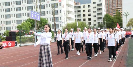 武都县城关中学户外活动场地