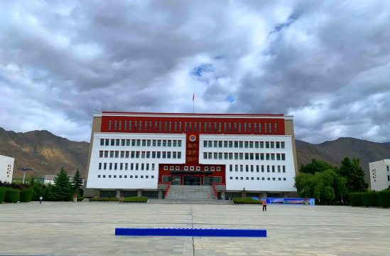 西藏会计学校户外活动场地