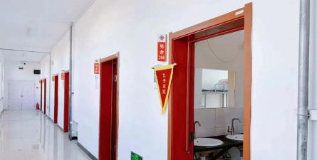 牙克石市综合高级中学户外活动场地