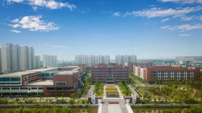 江苏靖江中等专业学校户外活动场地