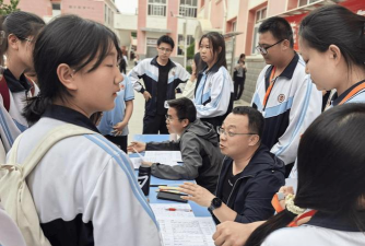 银川第一职业高级中学户外活动场地