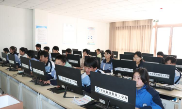 平凉恒达职业技术学校户外活动场地