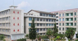云南省思茅卫生学校户外活动场地