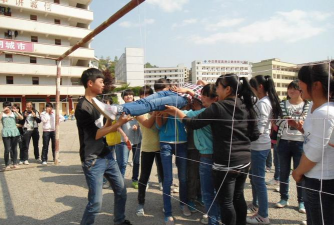 贵州瓮安职业技术学校户外活动场地