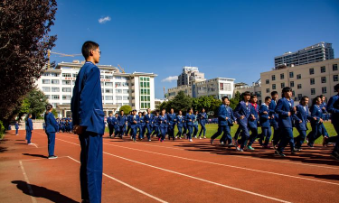 州民族中学户外活动场地