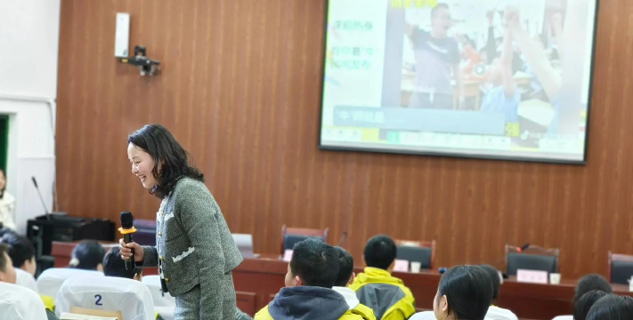 重庆市潼南县教师进修学校户外活动场地