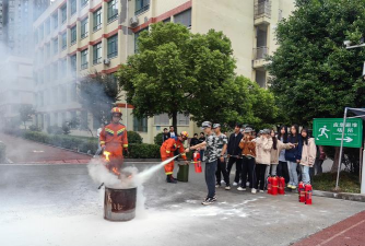 广安华蓥贤明职业技术学校户外活动场地