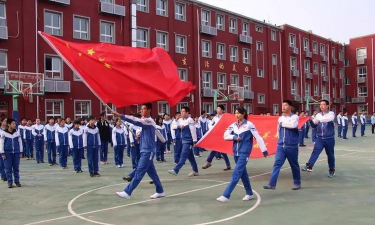 石河子市育英学校户外活动场地