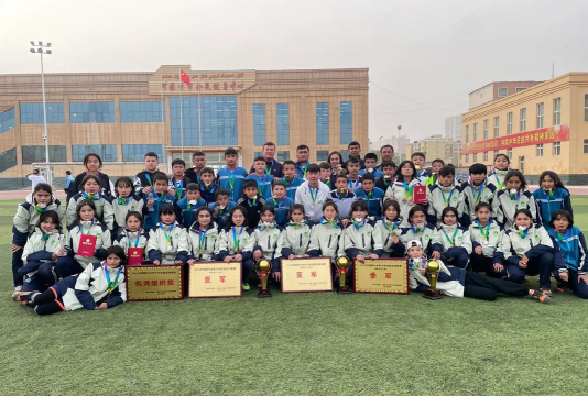 阿扎克中学户外活动场地