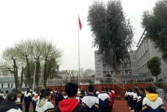双明中学户外活动场地