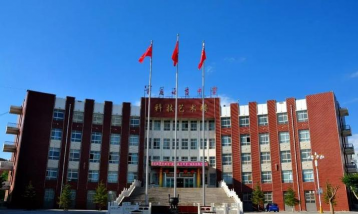 西格办中学户外活动场地