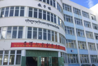 山南地区第二高级中学户外活动场地