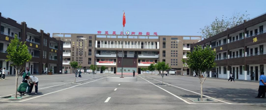 临夏州民族学校中专部户外活动场地