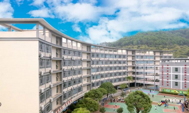 东方市职业技术学校户外活动场地