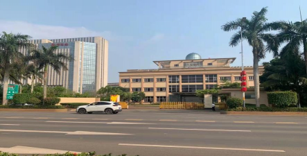 海南职业外语旅游学校户外活动场地