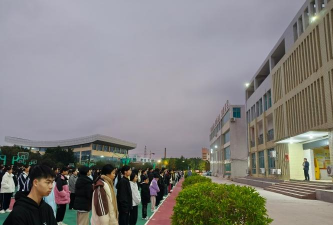 灵山县第二职业技术学校户外活动场地