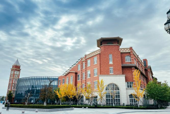 青岛北方航空职业学校户外活动场地