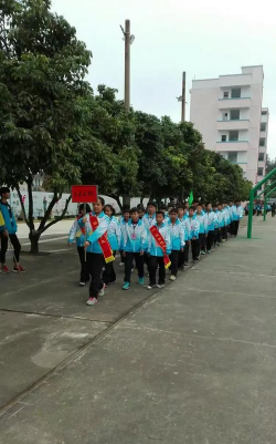 罗波镇罗波初级中学户外活动场地