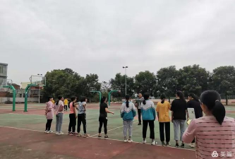 多文中学户外活动场地