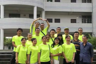八一总场中学户外活动场地
