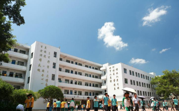 万宁市万宁中学户外活动场地