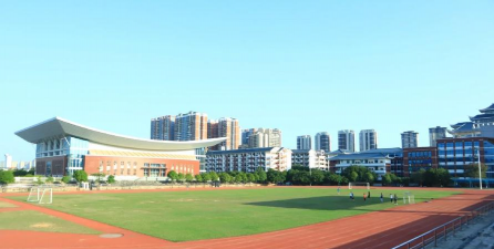 桂林市草坪民族中学户外活动场地