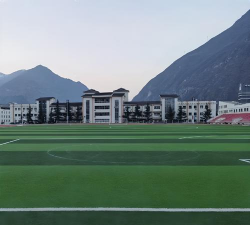 中咱中学户外活动场地