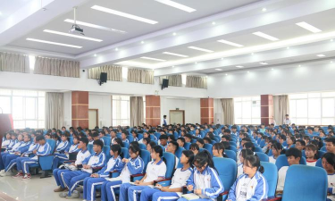 云南省临沧卫生学校户外活动场地