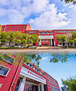 上海市东方职业技术学校户外活动场地