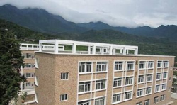 汉源县第三中学