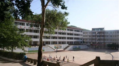 南江二中户外活动场地