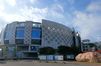 南宁市邕宁区第三高级中学户外活动场地