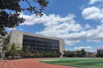 云南省曲靖财经学校户外活动场地