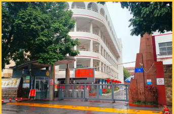 南宁市西乡塘区金光中学户外活动场地