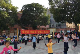 南宁市伶俐镇中心学校