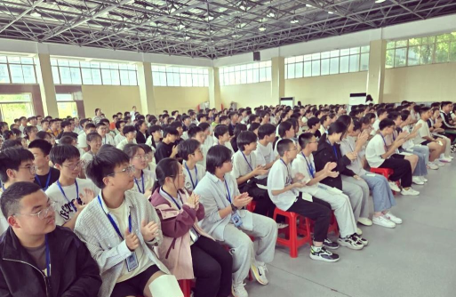 宜兴市凌霞实验中学户外活动场地