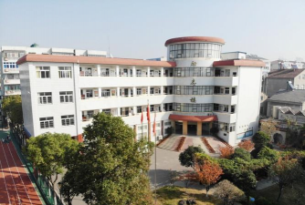 联树中学户外活动场地