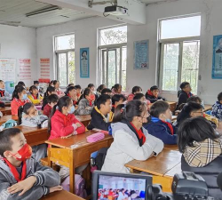 临海市大洋德才民工子弟学校户外活动场地