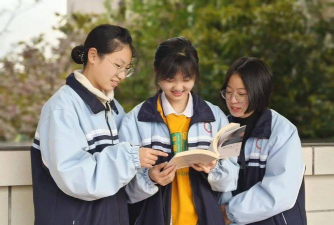 嘉兴市中杰中等专业学校户外活动场地