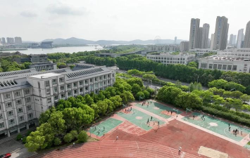 无锡市辅仁高级中学户外活动场地