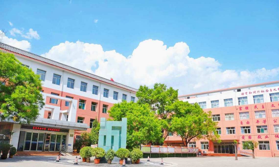 艾亭镇成才中学