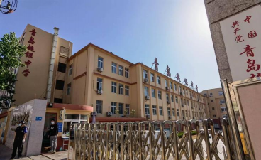 青岛超银中学户外活动场地
